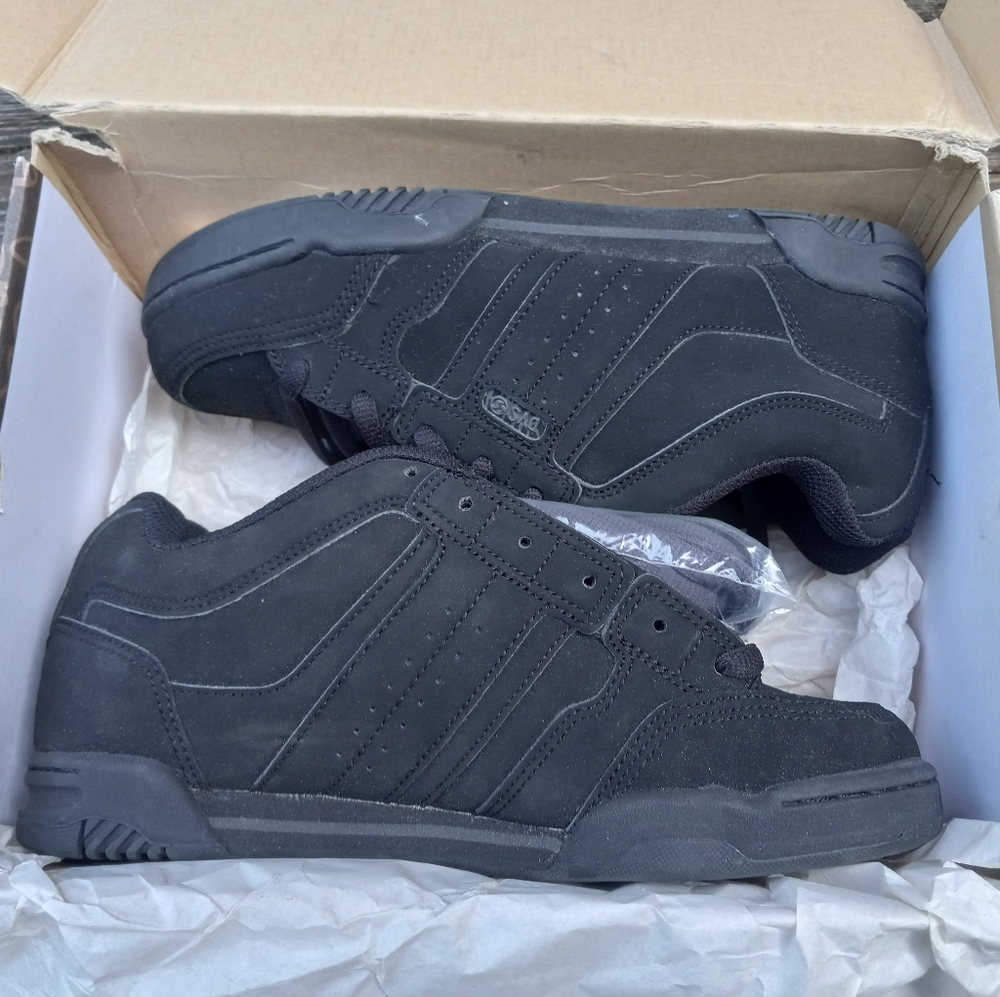 DVS Shoe Company Skateshoes